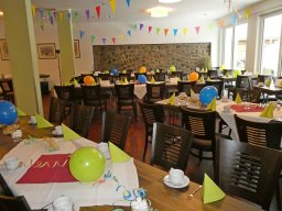 02_Aufbau Saaldekoration